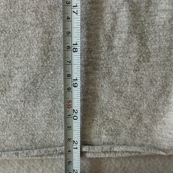 Sanrio Hello Kitty Medium Gray Graphic Short Sleeve T-Shirt Raw Hem Sz Med - Picture 8 of 8